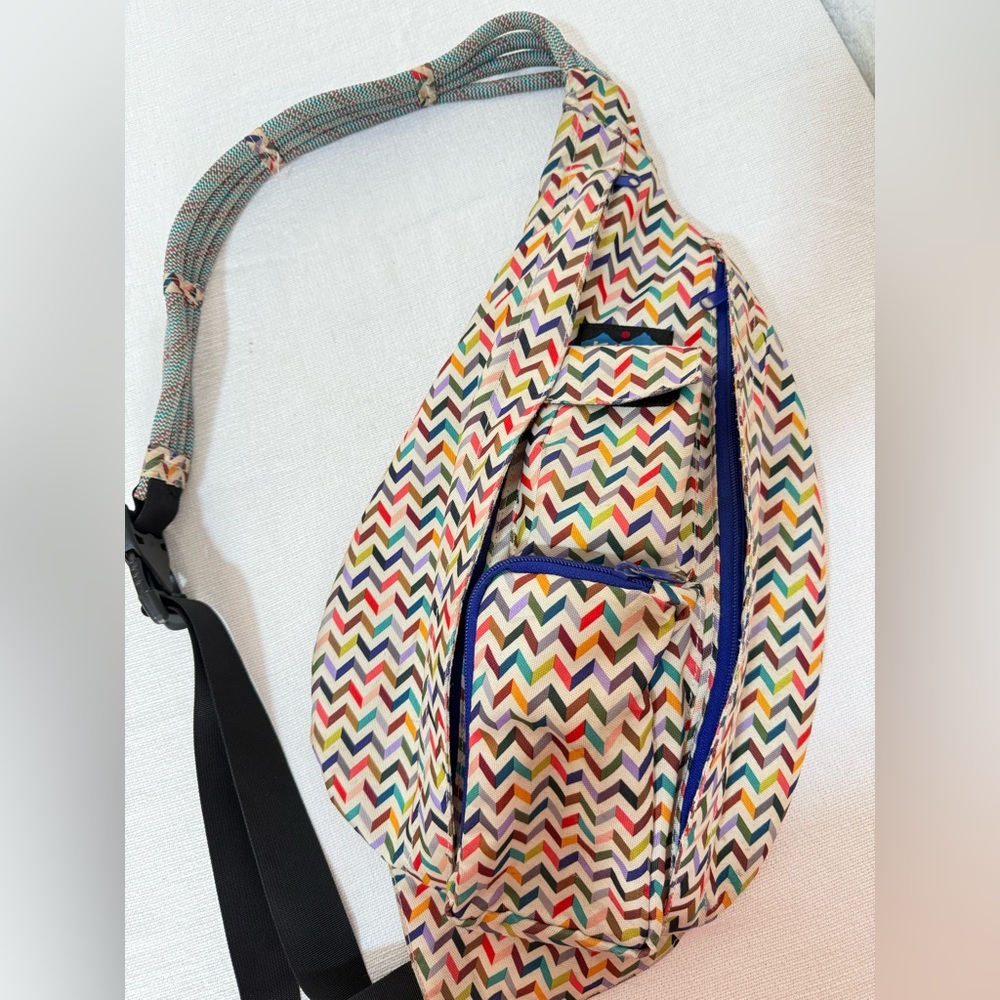 Kavu Multicolor Chevron Sling Bag - Picture 4 of 9
